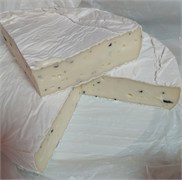 ПОЛОВИНКА КАМАМБЕРА С ТРЮФЕЛЕМ 600г. 2392